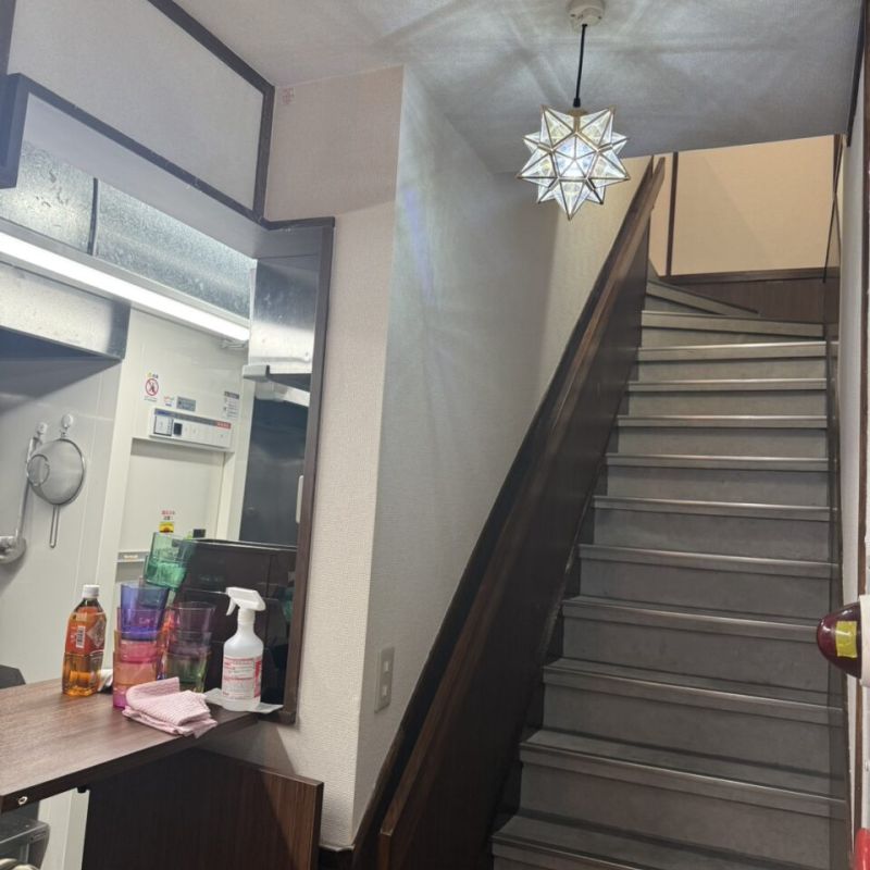 券売機。上野広小路から徒歩一分。「国産牛肉特製牛骨ラーメン」や「牛骨麻辣ラーメン」など濃厚な牛骨の旨味が味わえる牛骨ラーメン専門店。